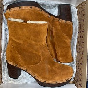 Clarks Tan Suede Ledella Abby Faux Fur Lined Platform Wool Ankle Boots